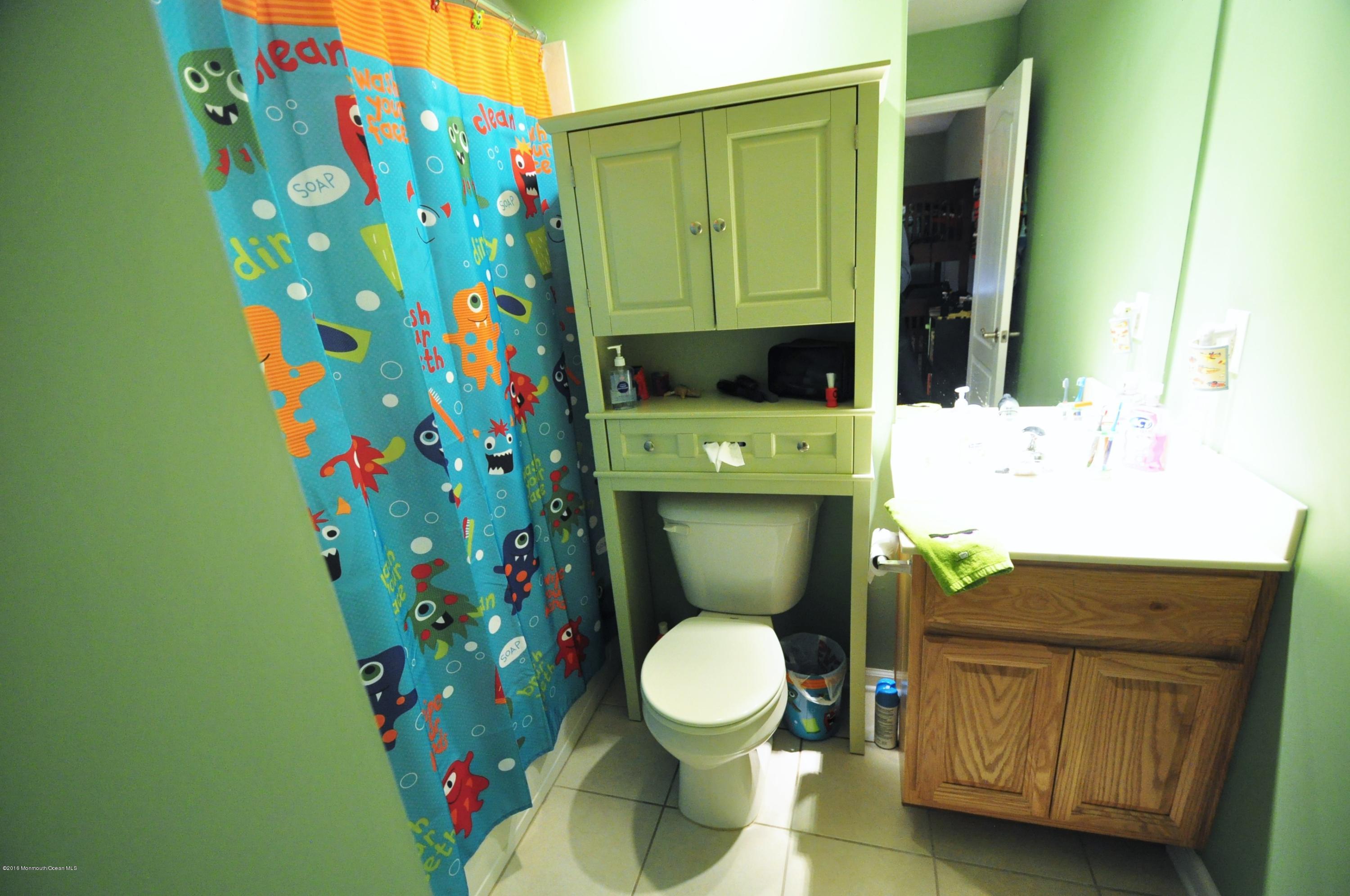 37 Great Bridge Road Freehold, NJ 07728 - Photo 21 of 34 18 - Full Bath 3 (2)