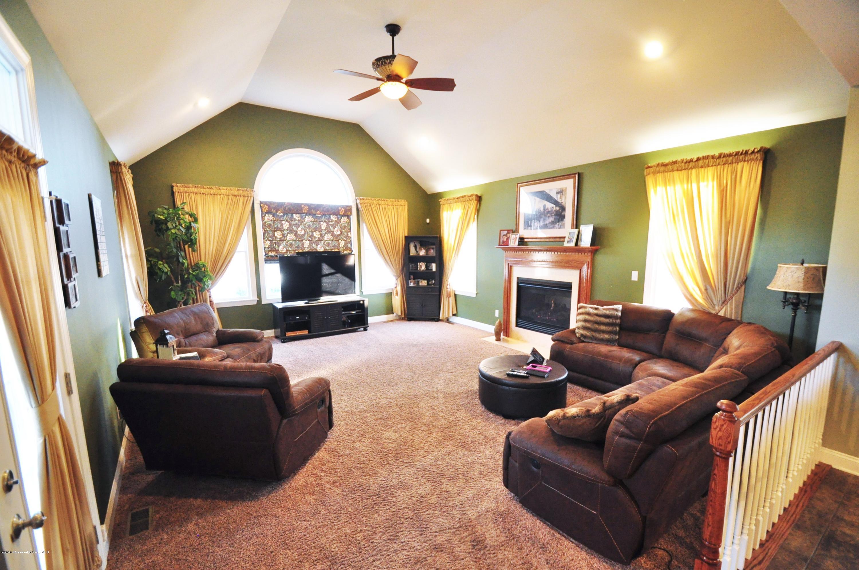 37 Great Bridge Road Freehold, NJ 07728 - Photo 3 of 34 4 - Family Room (4)