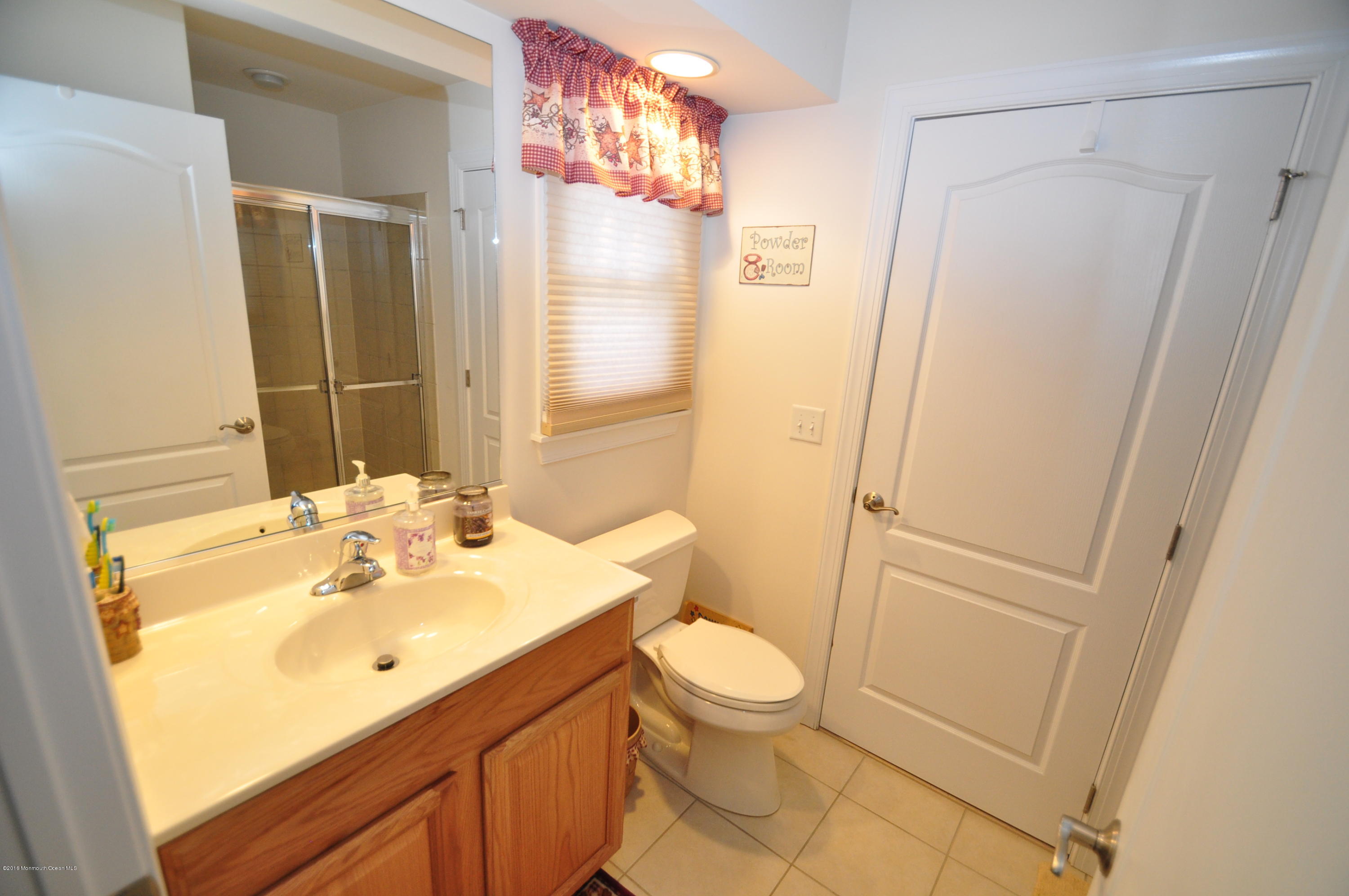 37 Great Bridge Road Freehold, NJ 07728 - Photo 10 of 34 9 - Full Guest Bath