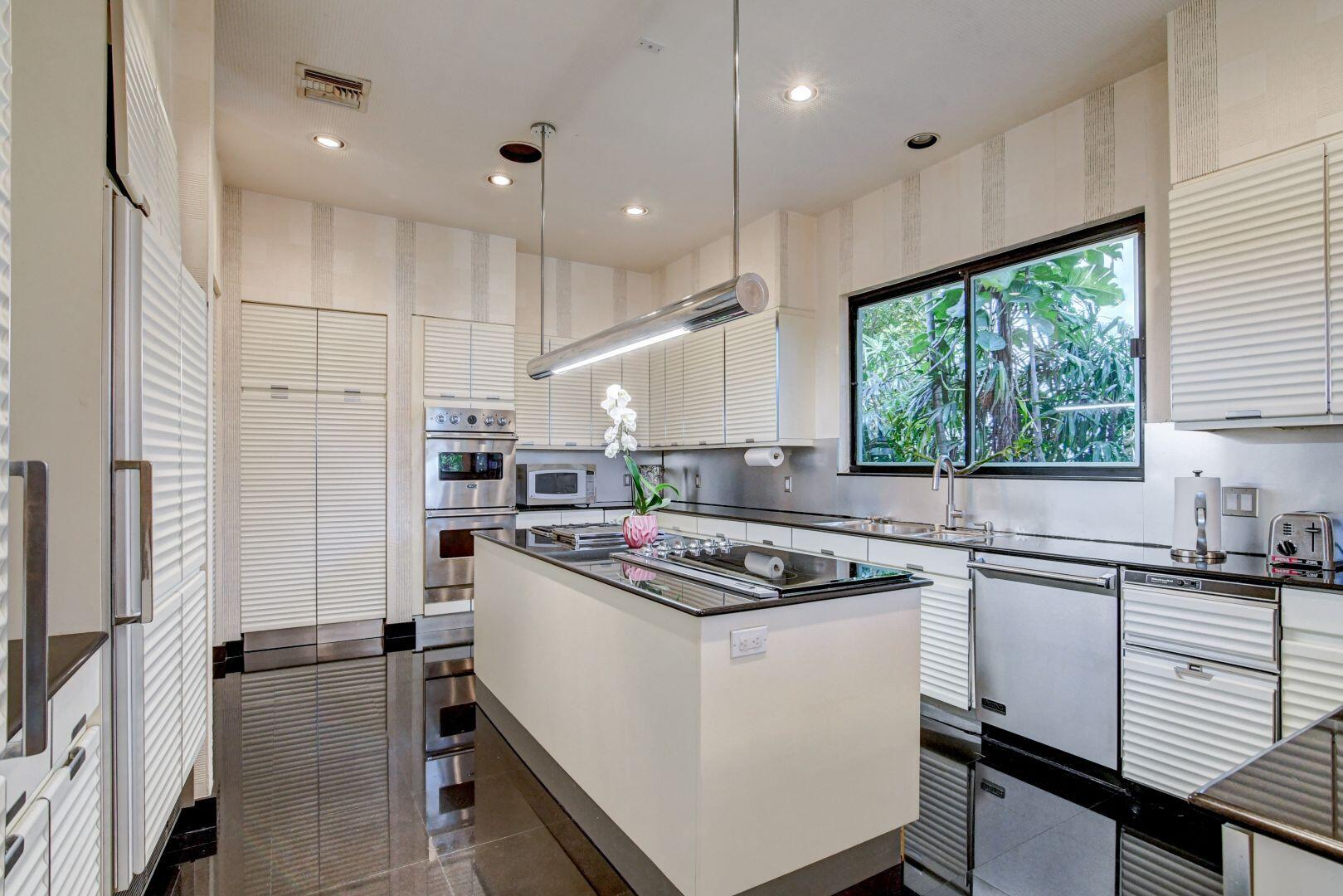 21168 Oakley Court Boca Raton, FL 33433 - Photo 7 of 23 KITCHEN