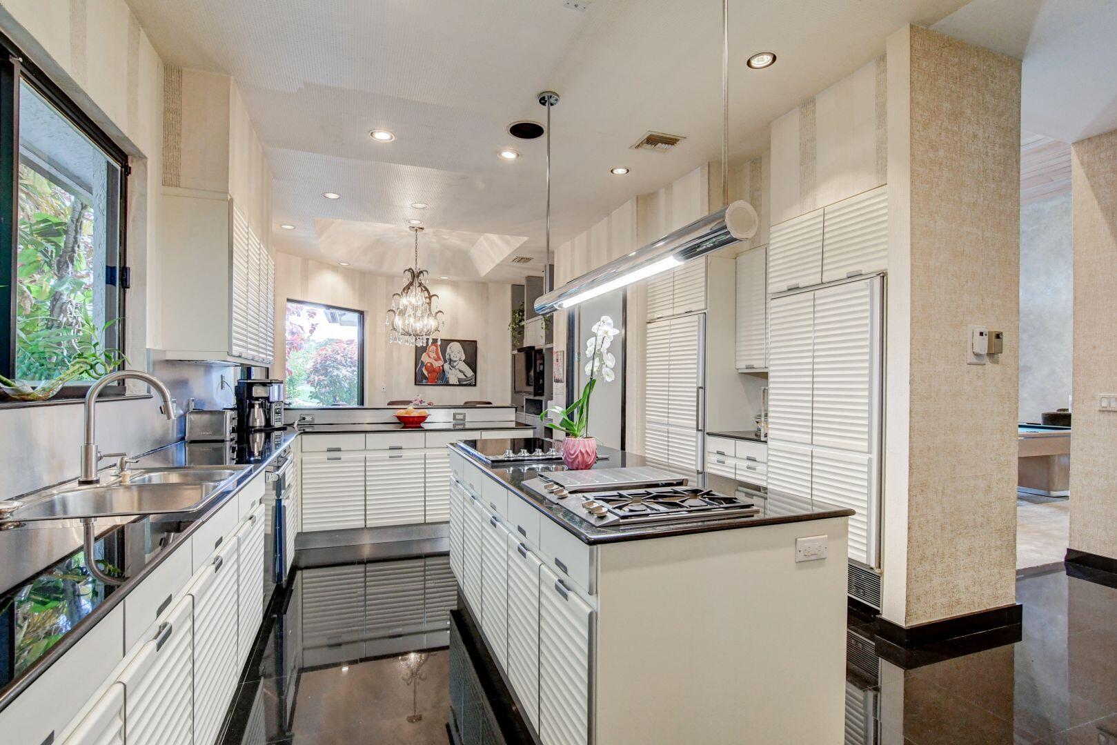 21168 Oakley Court Boca Raton, FL 33433 - Photo 8 of 23 KITCHEN