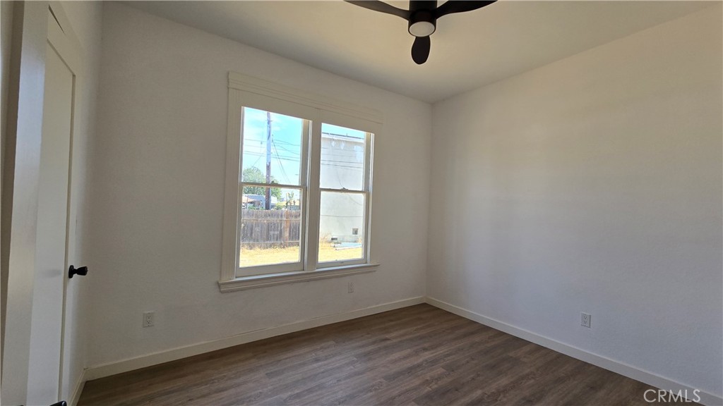 975 North Pk Circle, Unit A Long Beach, CA 90813 - Photo 7 of 8 an empty room with a window