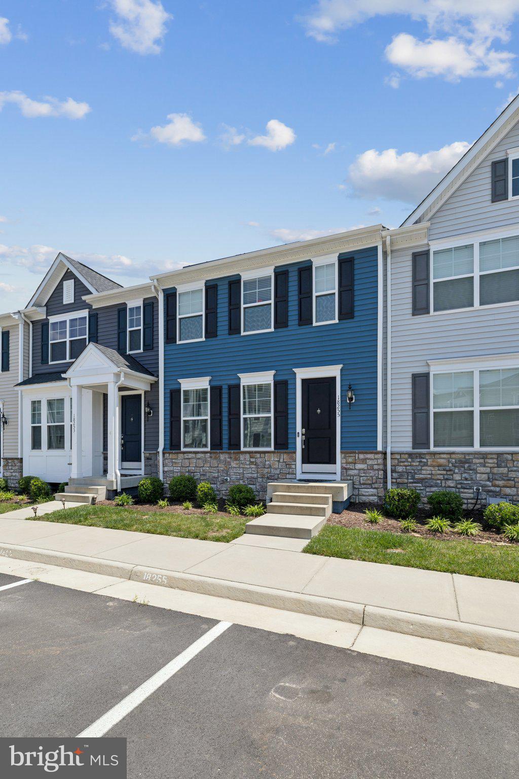 18255 Summit Pointe Drive Triangle, VA 22172 - Photo 2 of 23