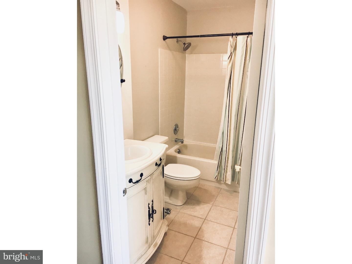 304 Fox Run Exton, PA 19341 - Photo 5 of 19 Bathroom