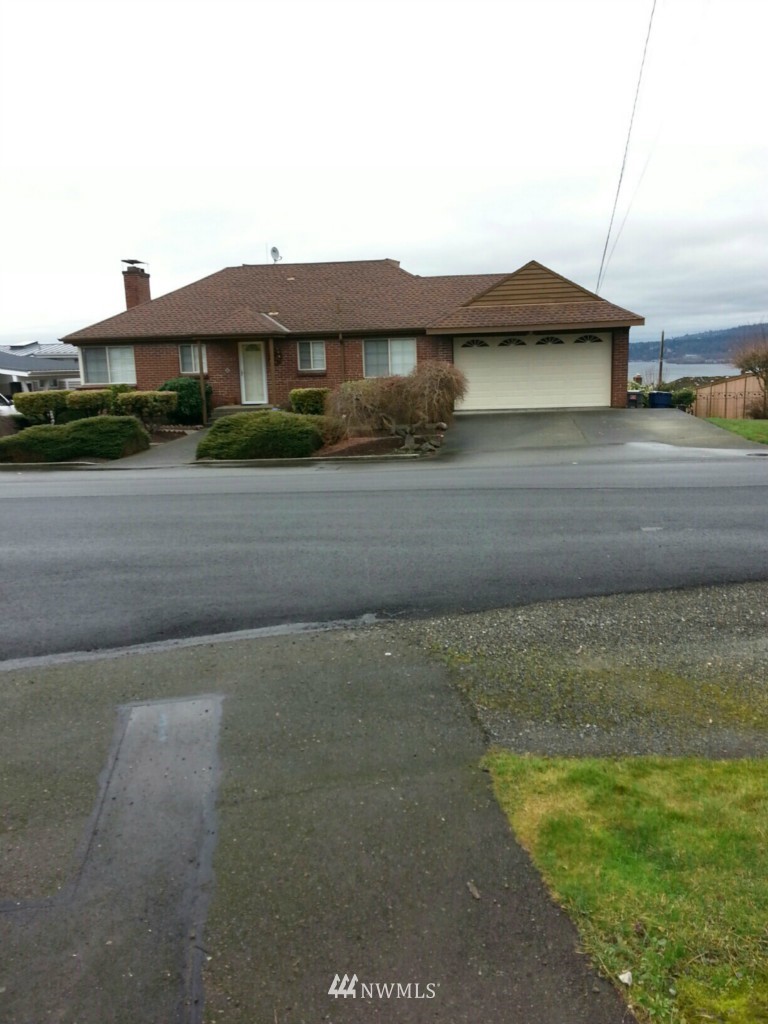 7554 South Sunnycrest Road Seattle, WA 98178 - Photo 1 of 17