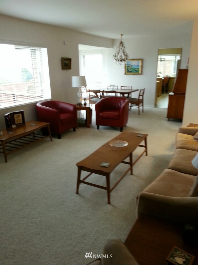 7554 South Sunnycrest Road Seattle, WA 98178 - Photo 11 of 17