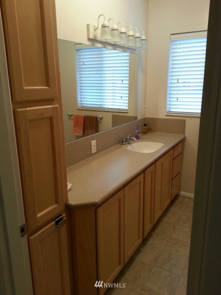 7554 South Sunnycrest Road Seattle, WA 98178 - Photo 13 of 17