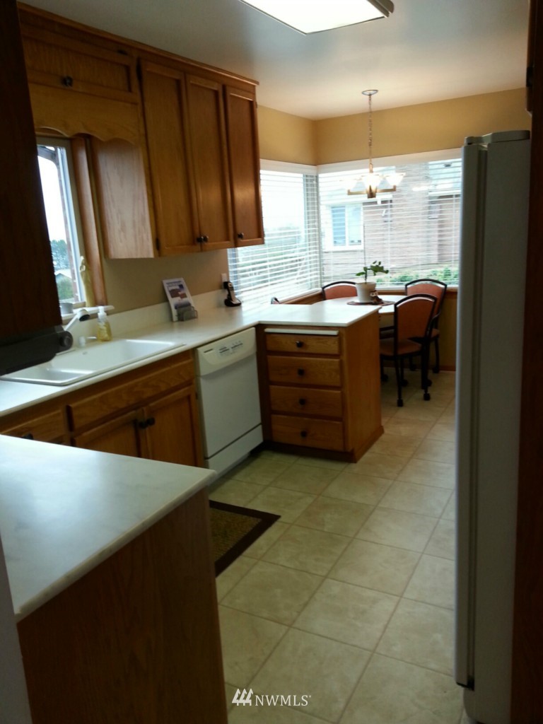 7554 South Sunnycrest Road Seattle, WA 98178 - Photo 14 of 17