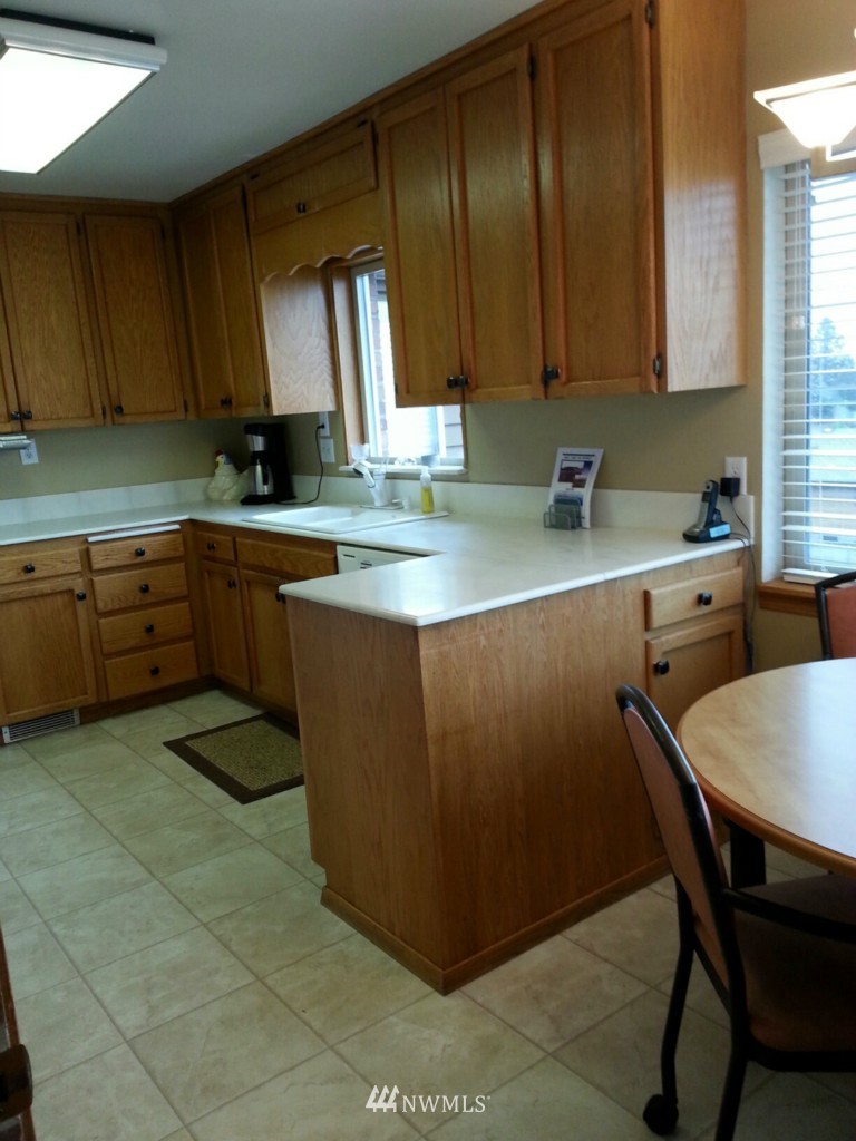 7554 South Sunnycrest Road Seattle, WA 98178 - Photo 16 of 17
