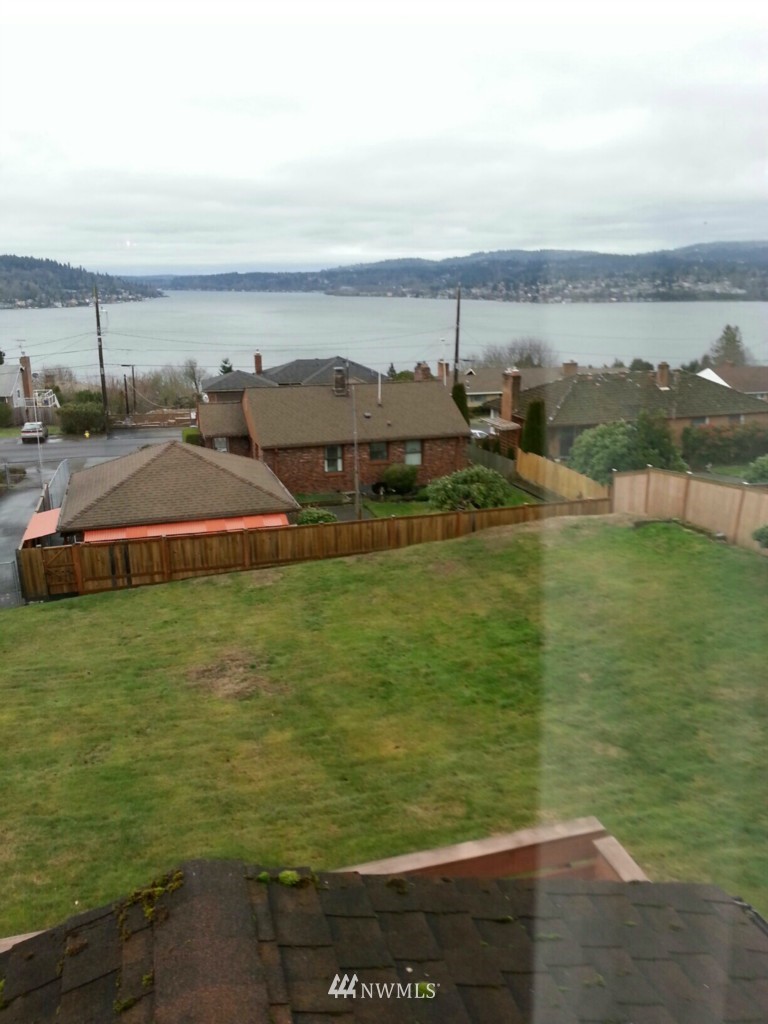 7554 South Sunnycrest Road Seattle, WA 98178 - Photo 3 of 17