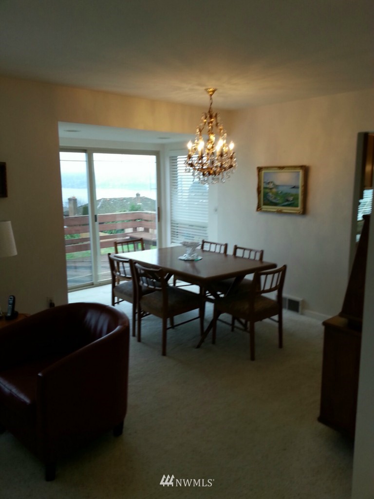 7554 South Sunnycrest Road Seattle, WA 98178 - Photo 4 of 17