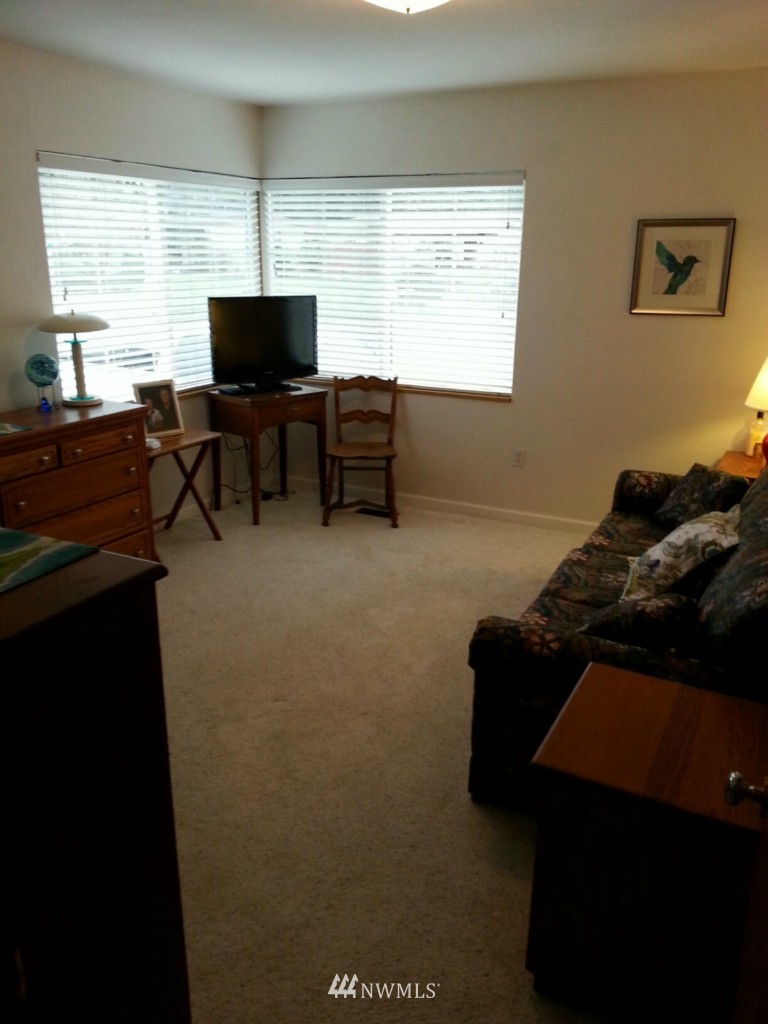7554 South Sunnycrest Road Seattle, WA 98178 - Photo 9 of 17