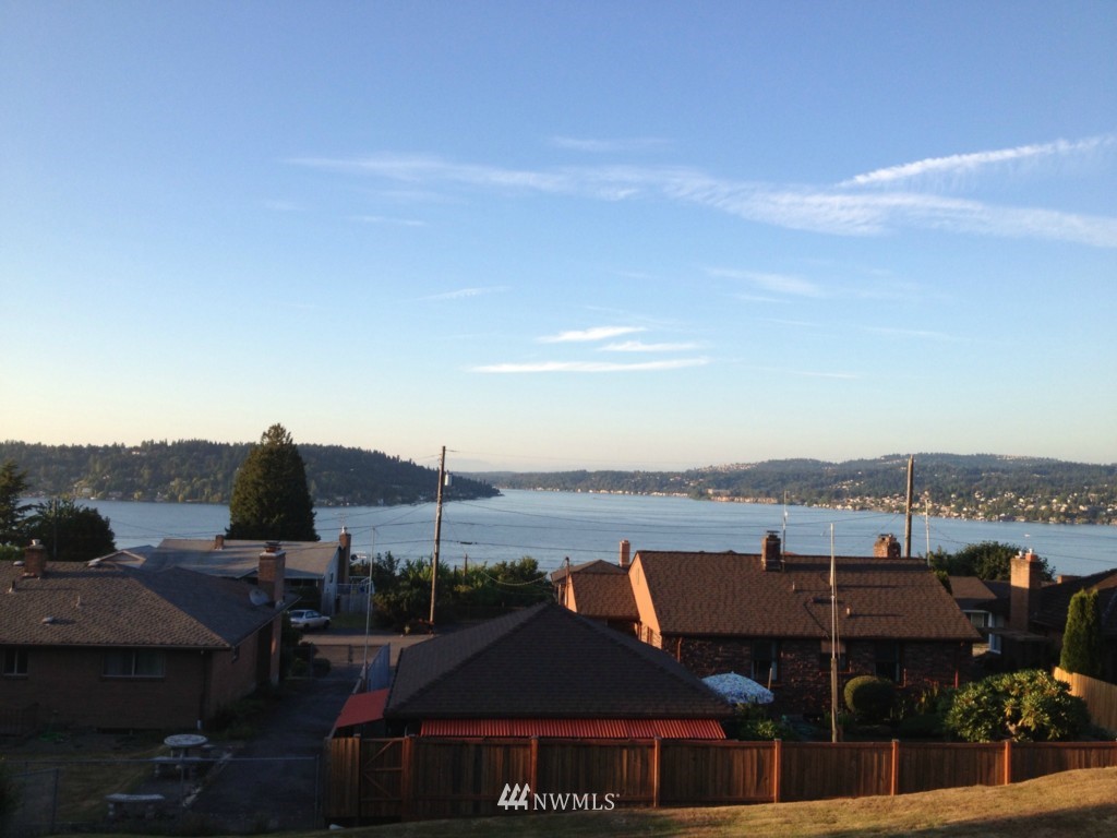 7554 South Sunnycrest Road Seattle, WA 98178 - Photo 10 of 17