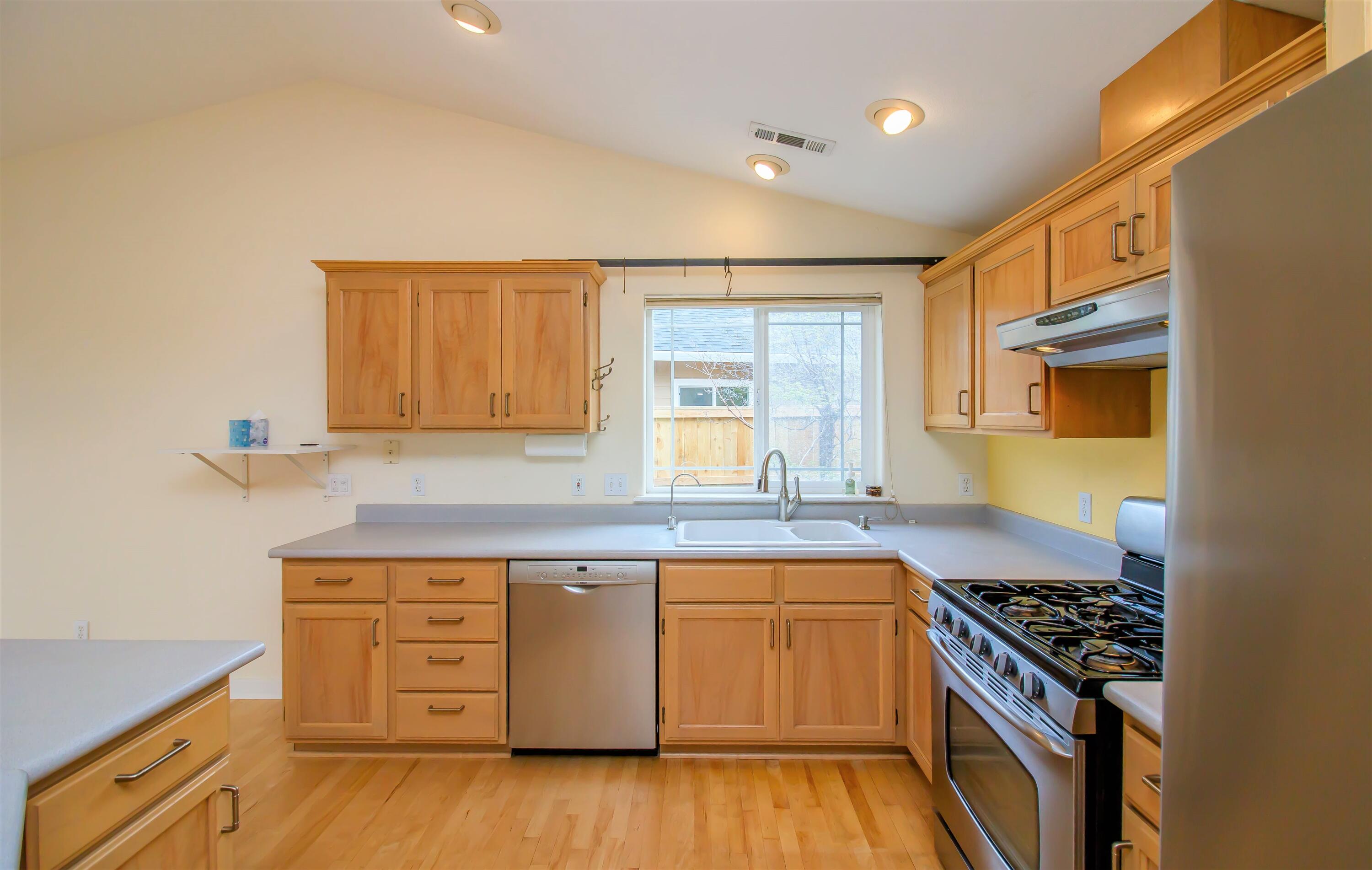 135 Suncrest Road Talent, OR 97540 - Photo 12 of 31 Kitchen3