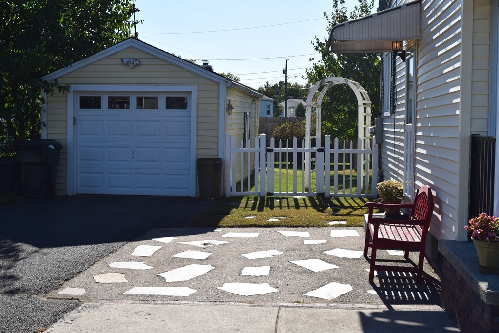 32 Rita Street Springfield, MA 01118 - Photo 4 of 29 a front view of a house