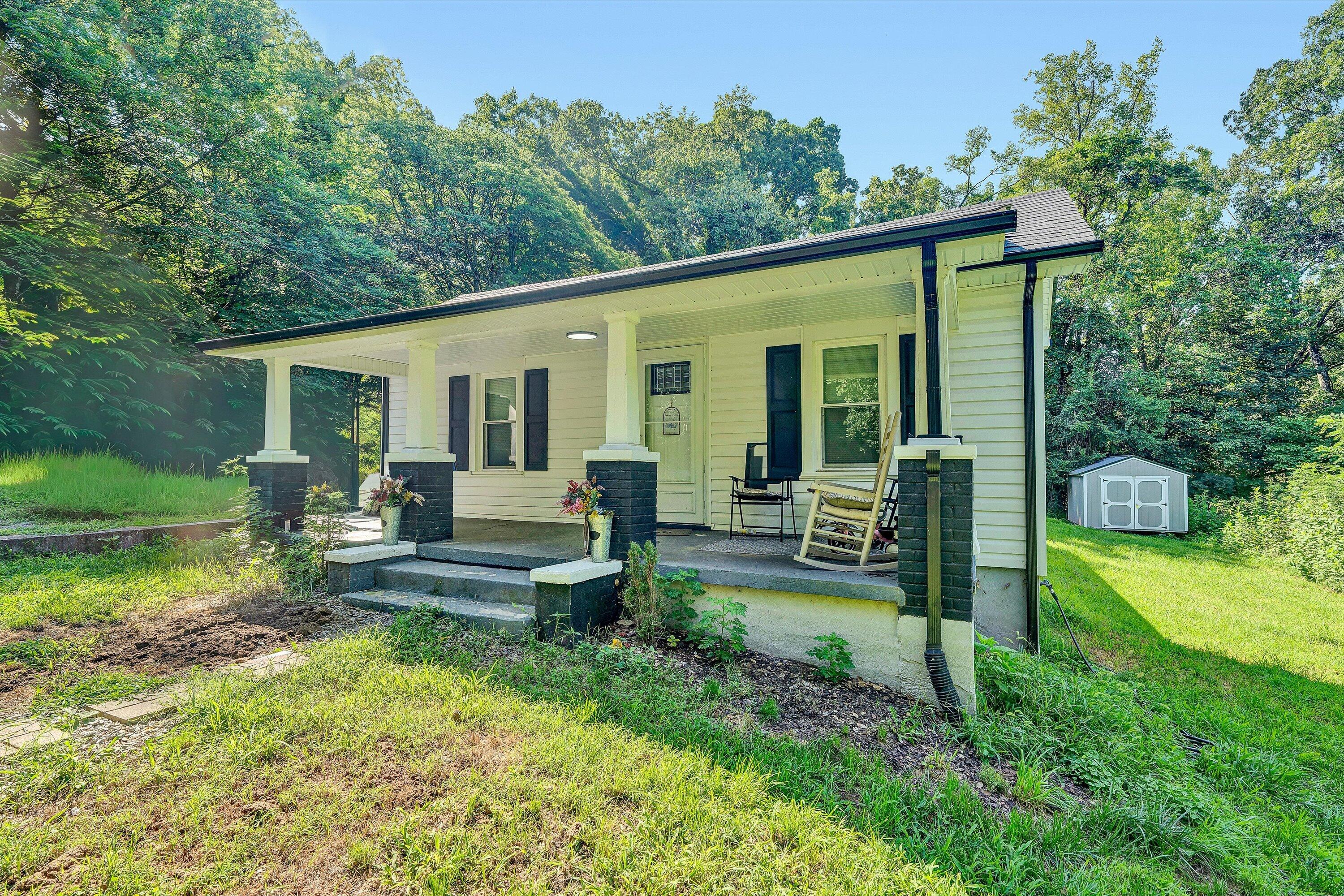 1425 Kefauver Road Southeast Roanoke, VA 24014 - Photo 2 of 18 Front