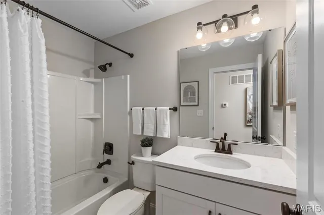 $469,900 | 2 Hickory At Langeneckert Farms Estates Street, St. Louis, MO 63129