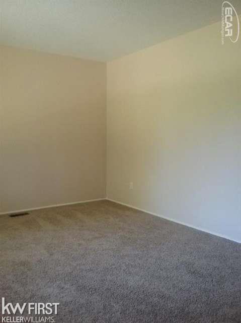 5189 Jackson Road Flint, MI 48506 - Photo 20 of 35 20450792-19.JPG