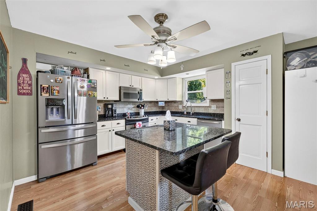 18 Roland Lane St. Peters, MO 63376 - Photo 4 of 38