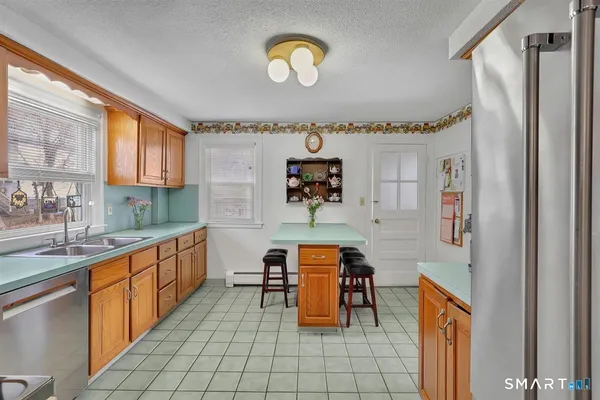$323,000 | 236 Cross Street, Middletown, CT 06457