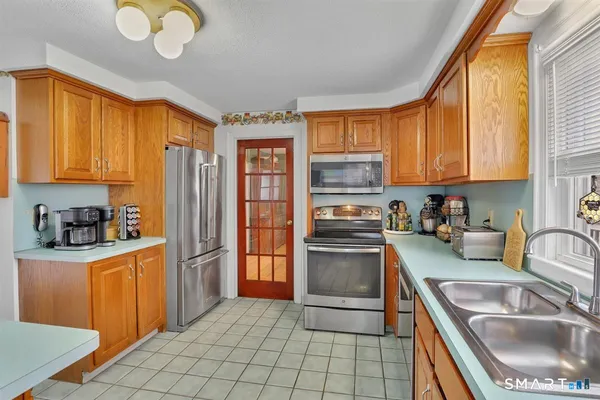 $323,000 | 236 Cross Street, Middletown, CT 06457