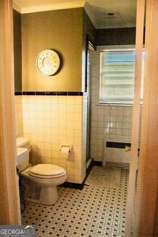 a bathroom with a toilet and a shower