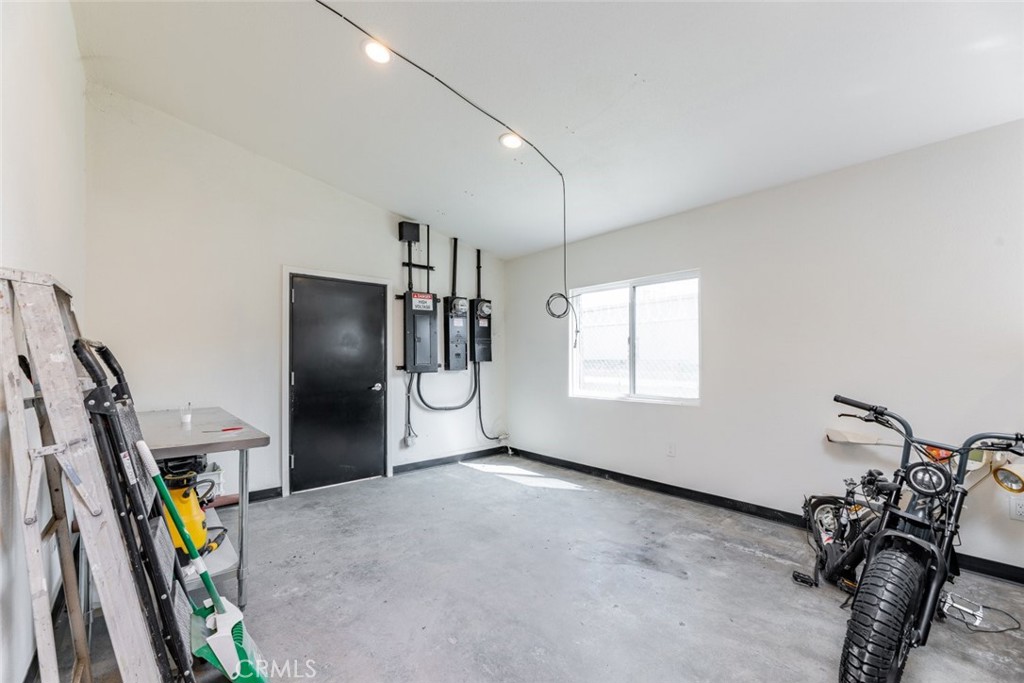 426 North Varney Street Burbank, CA 91502 - Photo 12 of 26