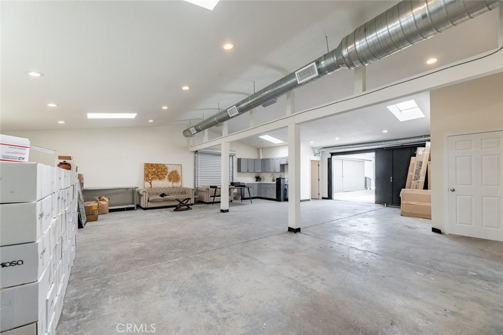 426 North Varney Street Burbank, CA 91502 - Photo 13 of 26