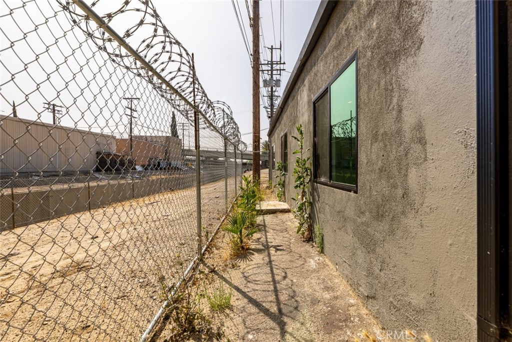 426 North Varney Street Burbank, CA 91502 - Photo 18 of 26