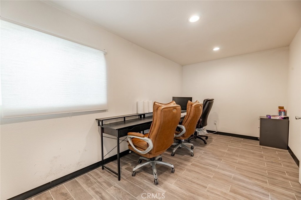 426 North Varney Street Burbank, CA 91502 - Photo 7 of 26