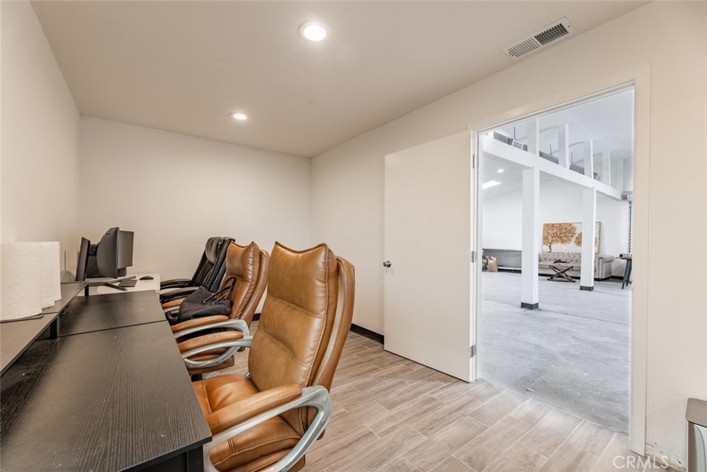 426 North Varney Street Burbank, CA 91502 - Photo 8 of 26