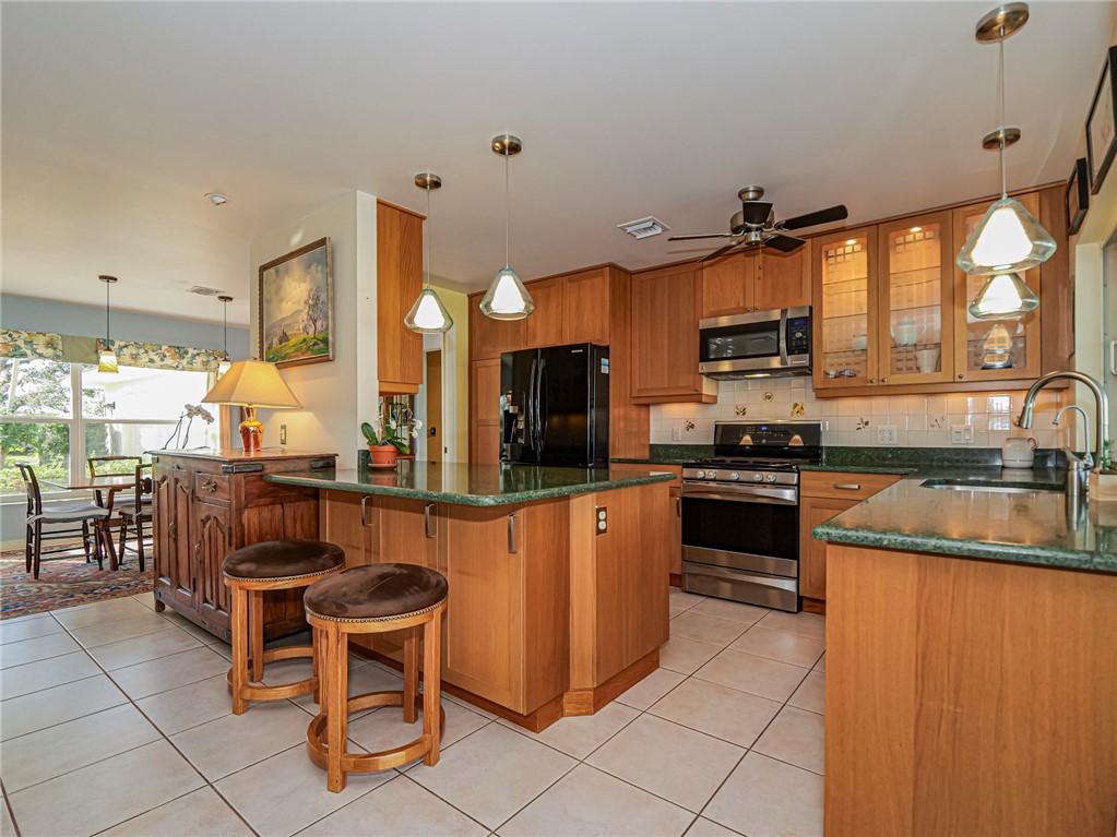 545 Indian Lilac Road Vero Beach, FL 32963 - Photo 12 of 36