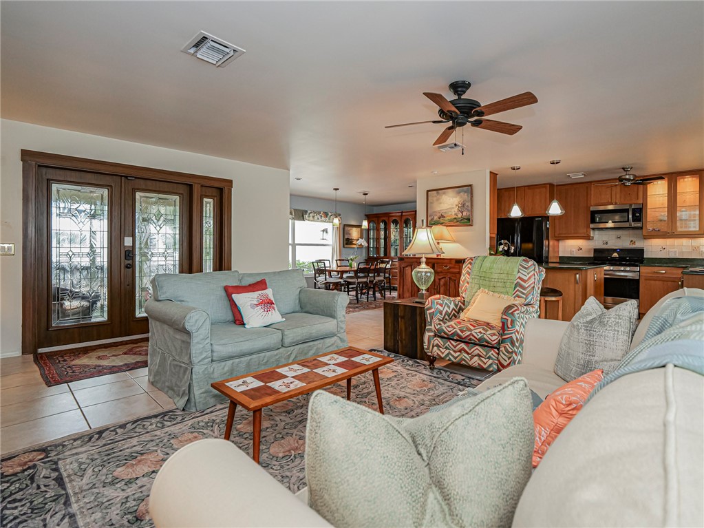 545 Indian Lilac Road Vero Beach, FL 32963 - Photo 10 of 36