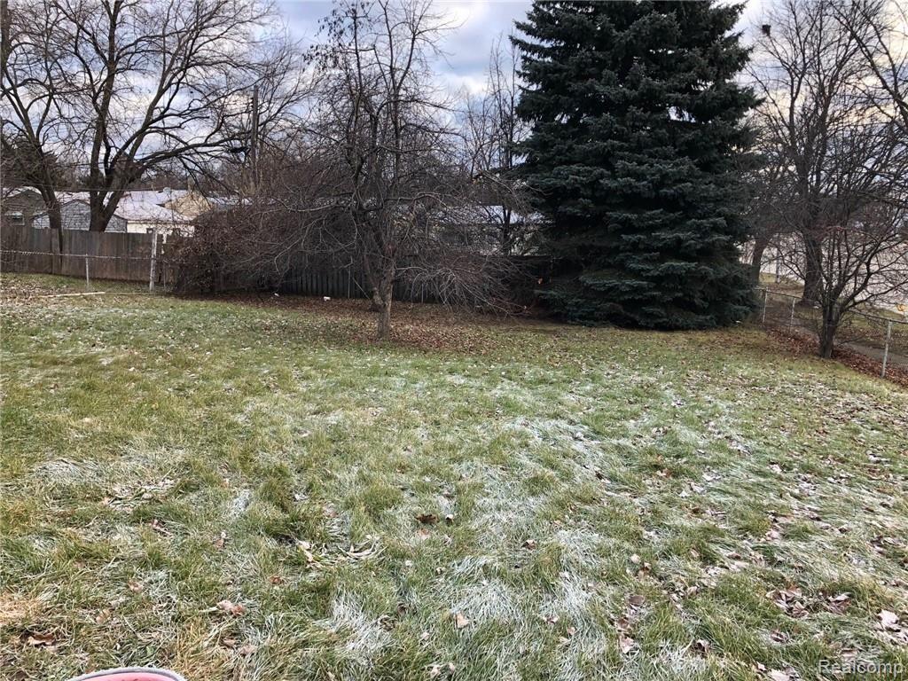 386 Maxwell Road Pontiac, MI 48342 - Photo 5 of 19 386 Maxwell St TTMM 5.jpg