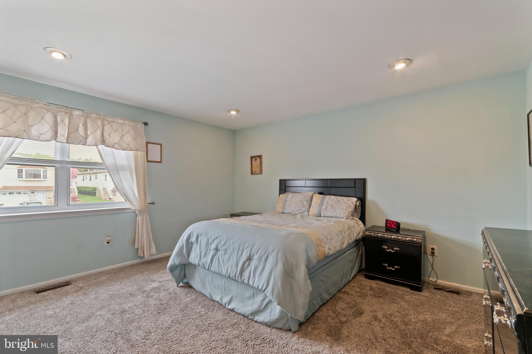 8247 Dorcas Street Philadelphia, PA 19152 - Photo 13 of 25