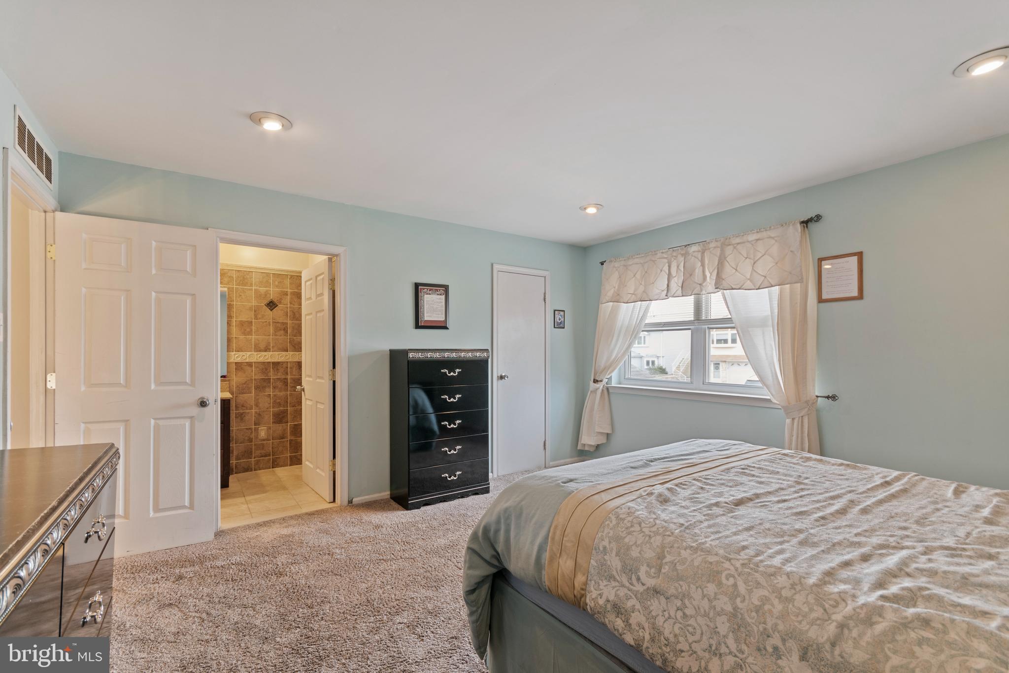 8247 Dorcas Street Philadelphia, PA 19152 - Photo 16 of 25