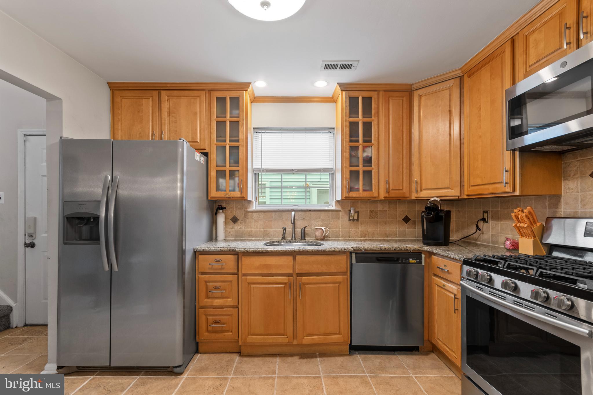 8247 Dorcas Street Philadelphia, PA 19152 - Photo 3 of 25