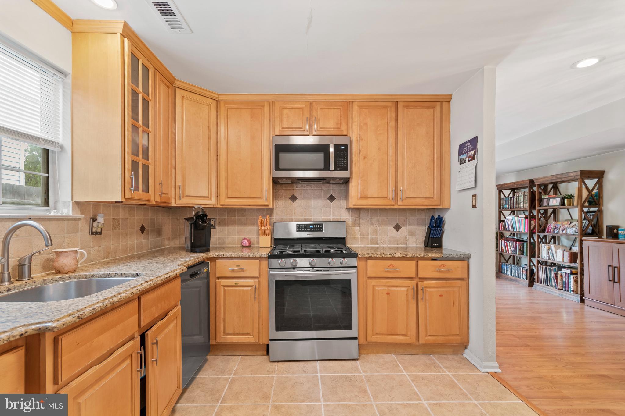 8247 Dorcas Street Philadelphia, PA 19152 - Photo 5 of 25