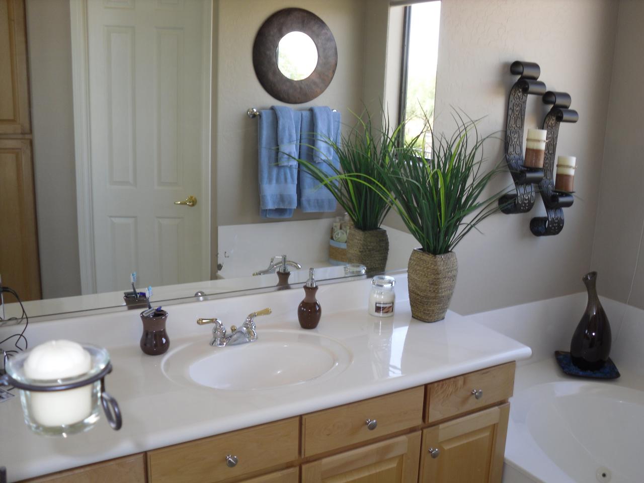 5212 East Hashknife Road Phoenix, AZ 85054 - Photo 6 of 20 Master Bathroom