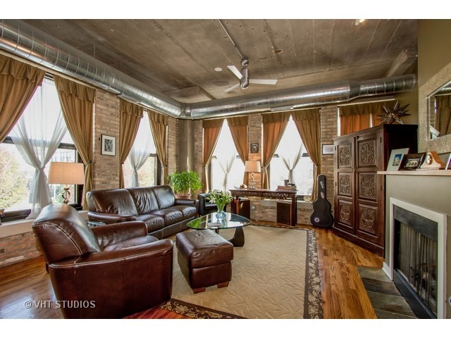 1111 West 15th Street, Unit 222 Chicago, IL 60608 - Photo 2 of 11