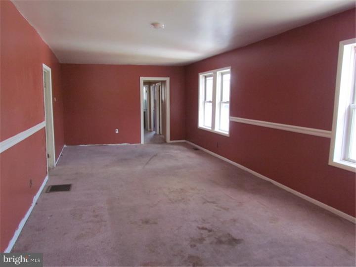 107 River Rd Drive Thorofare, NJ 08086 - Photo 3 of 10