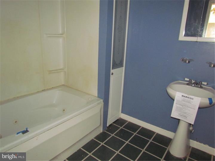 107 River Rd Drive Thorofare, NJ 08086 - Photo 8 of 10