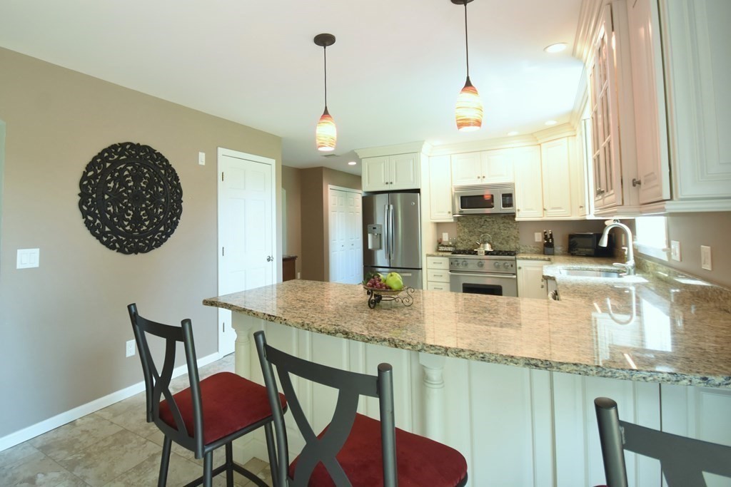 152 Haverhill Road Amesbury, MA 01913 - Photo 3 of 42