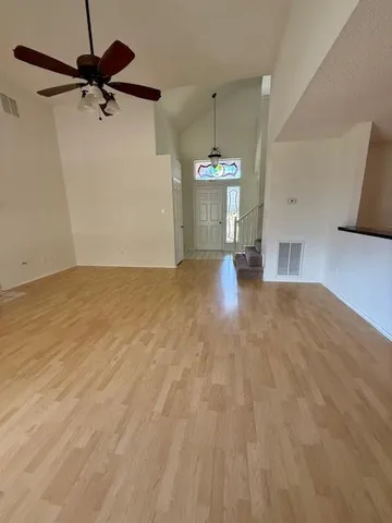 a view of empty room with a ceiling fan