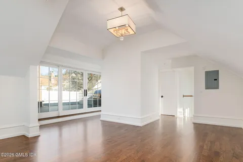 $5,500,000 | 15 Lexington Avenue, Greenwich, CT 06830