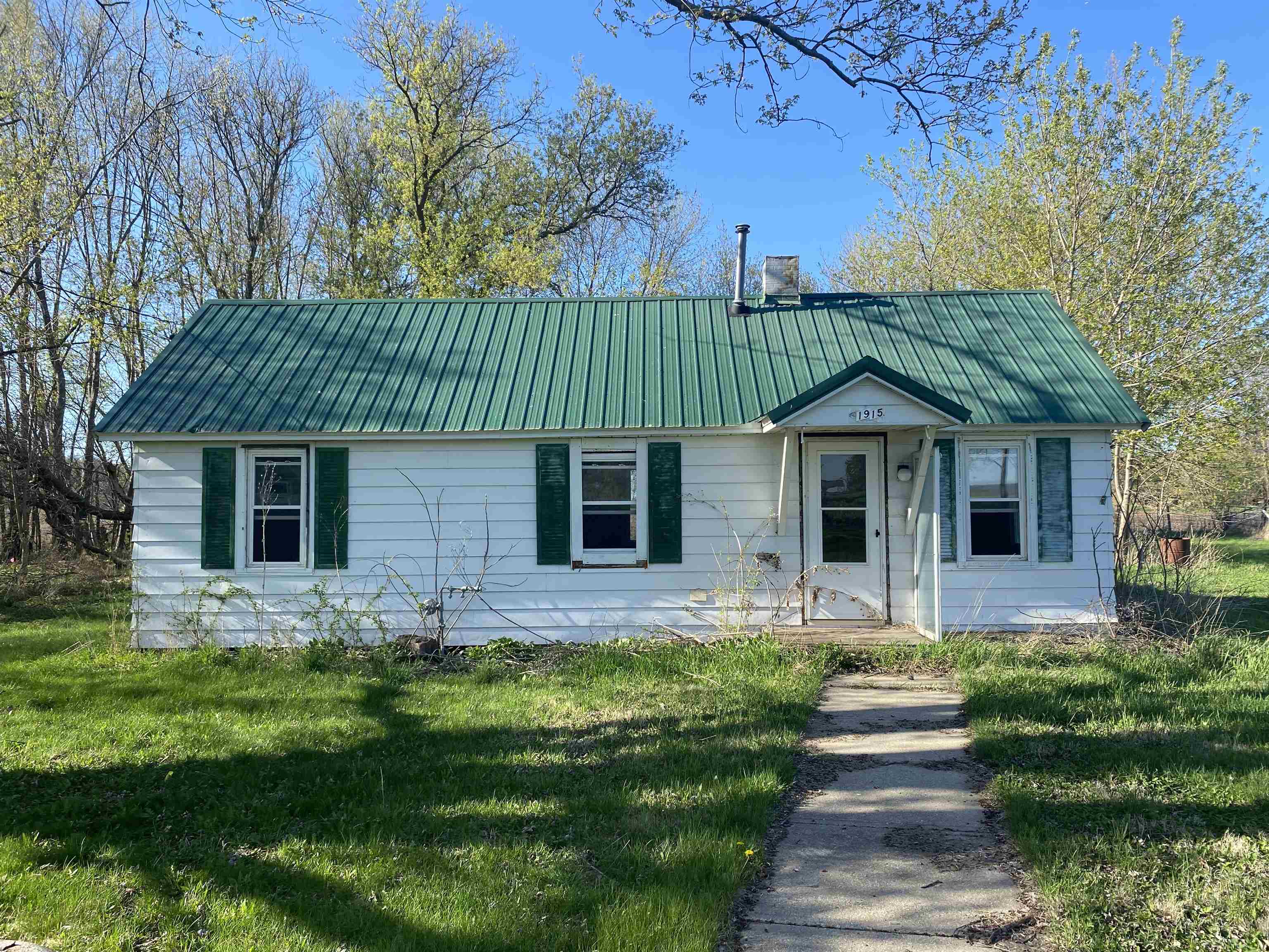 1915 Man Mound Road Baraboo, WI 53913 - Photo 1 of 1 Gallery Image 1