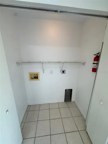 a view of utility room
