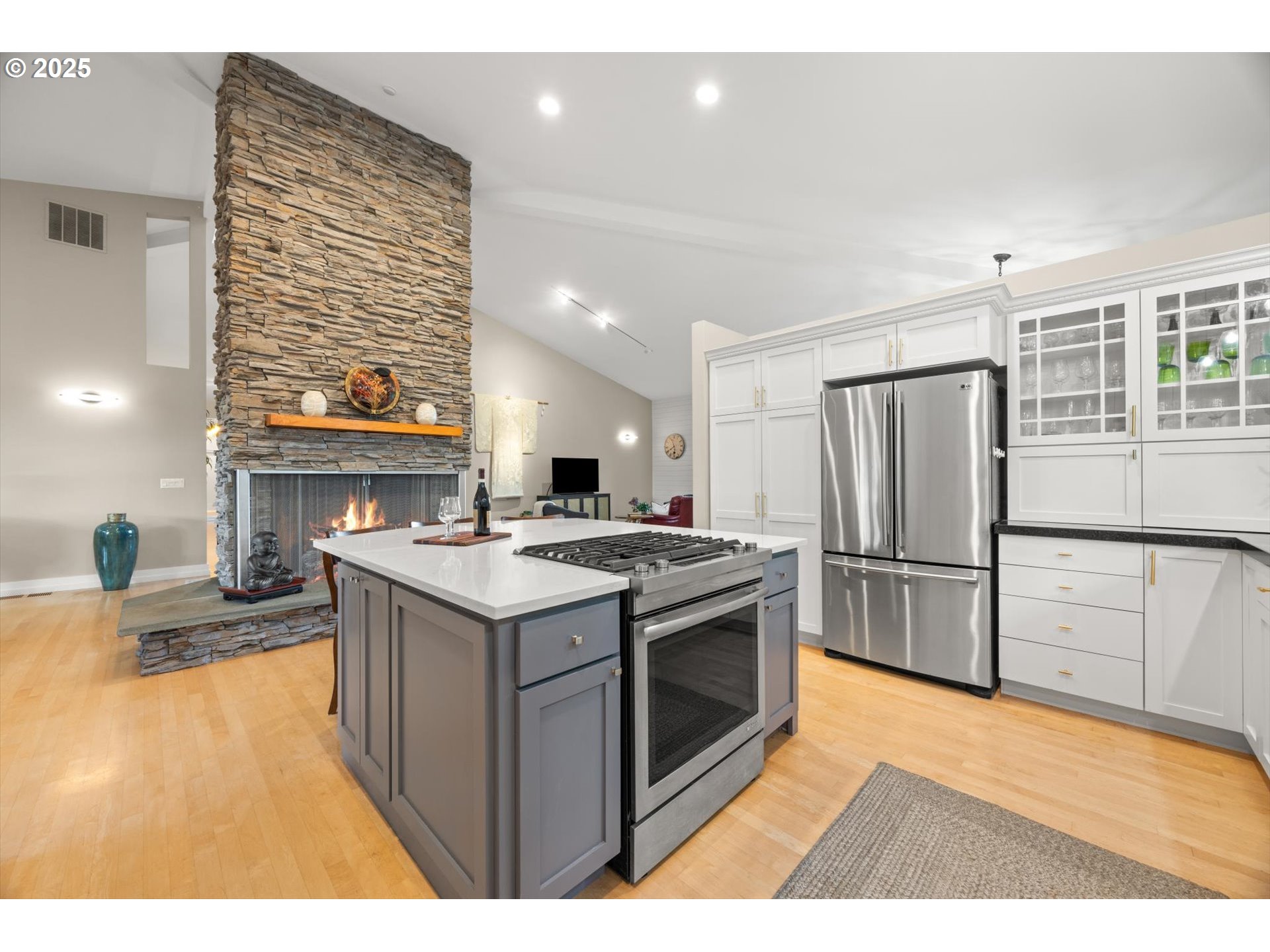 800 Rosemont Road West Linn, OR 97068 - Photo 18 of 48 a kitchen with a stove and a refrigerator