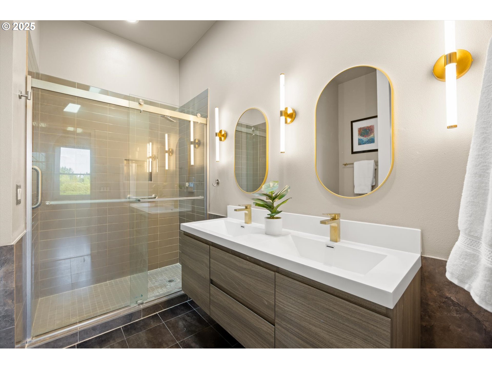 800 Rosemont Road West Linn, OR 97068 - Photo 32 of 48 a bathroom with a sink and a mirror