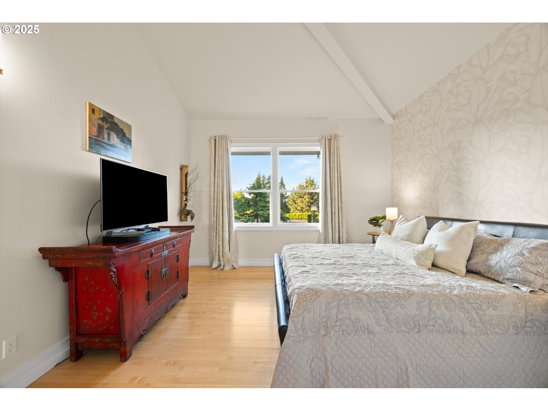 800 Rosemont Road West Linn, OR 97068 - Photo 33 of 48 a living room with a flat screen tv and a couch